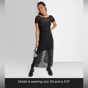 Lace maxi dress in solid color